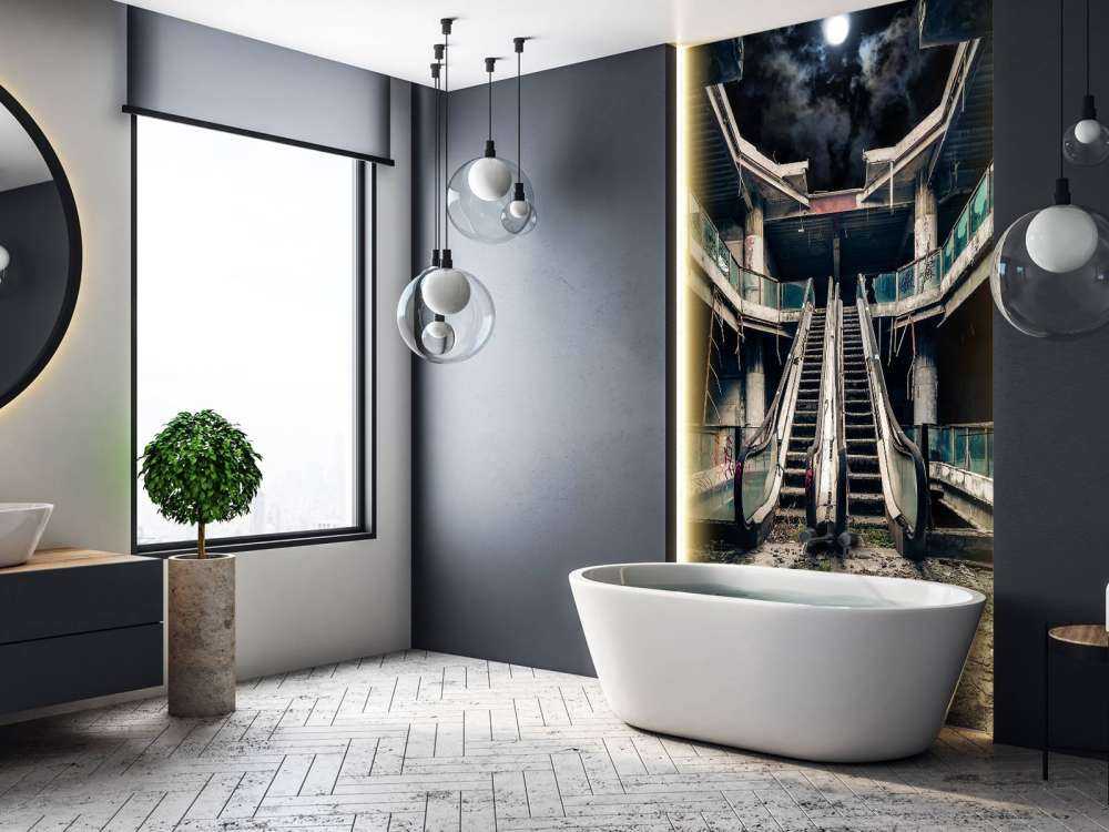 Verlaten gebouw met roltrappen bij volle maan