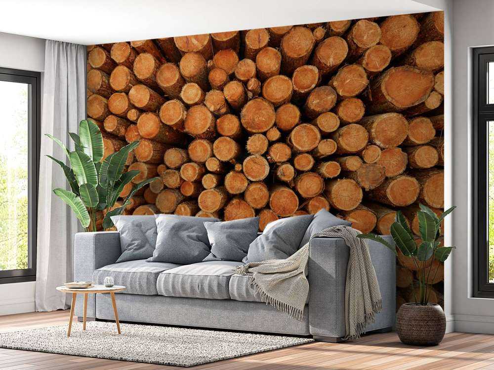 Stapel donkere boomstammen