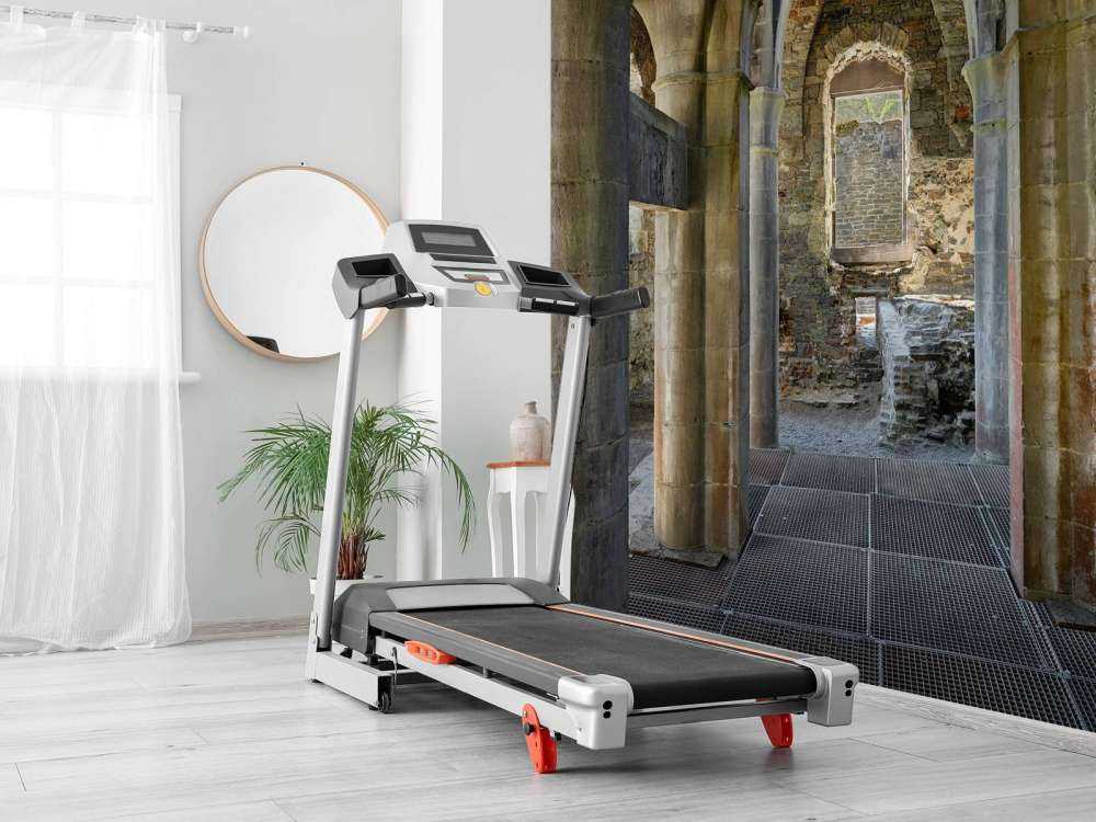 Verlaten gebouw met bogen