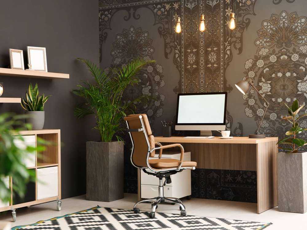 Klassieke ornamenten in donker taupe