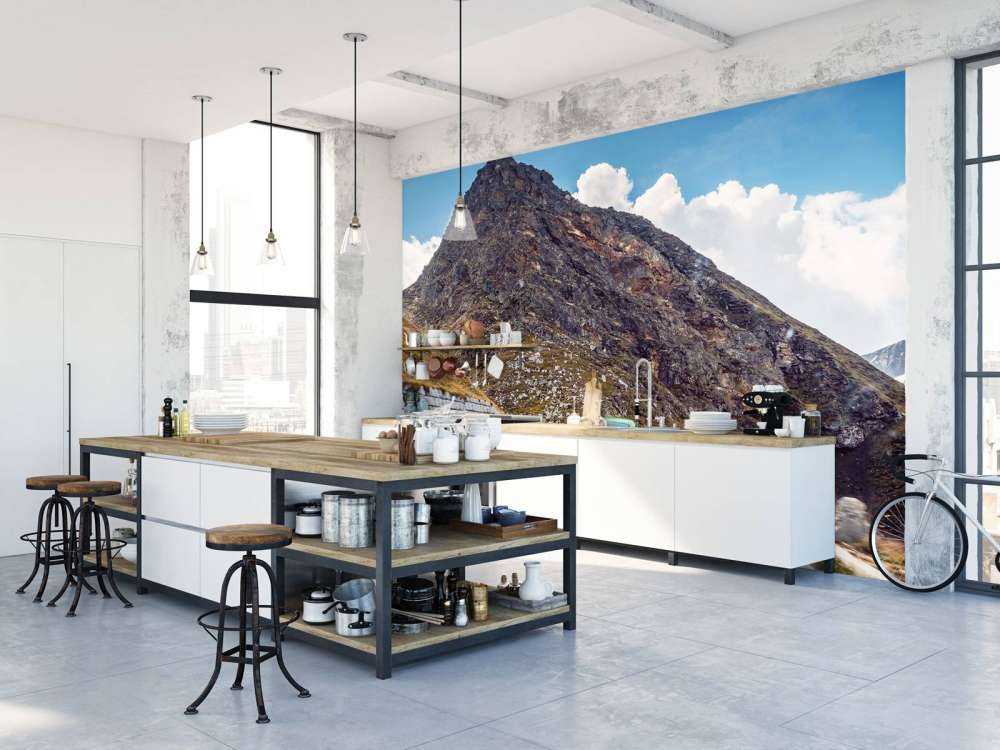 Bergpas met sportauto