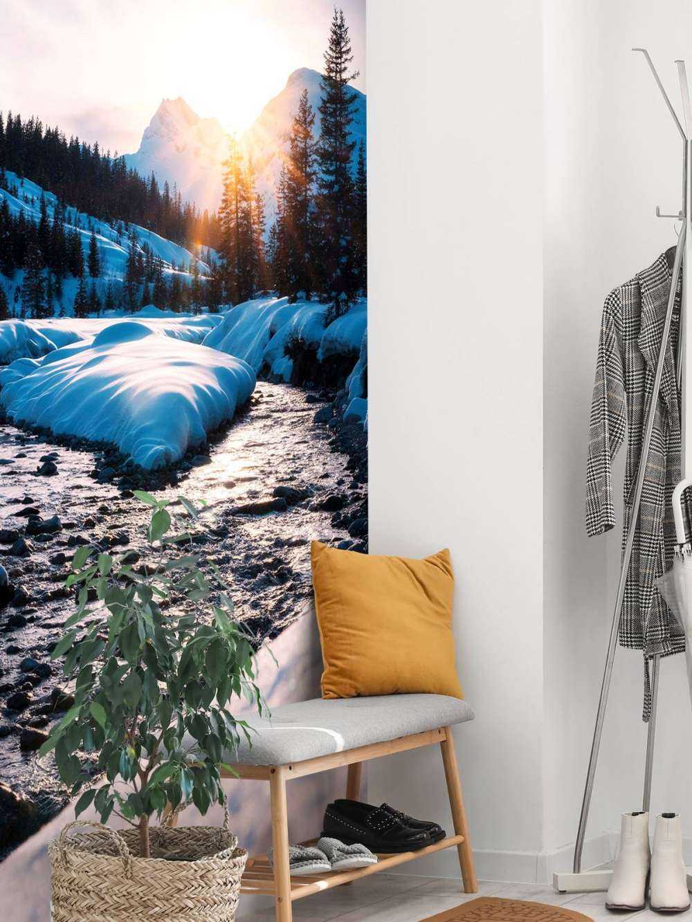 Bergbeek in gouden winterlicht