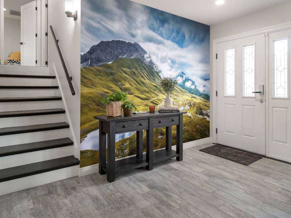 Berglandschap met wolken en bergmeer