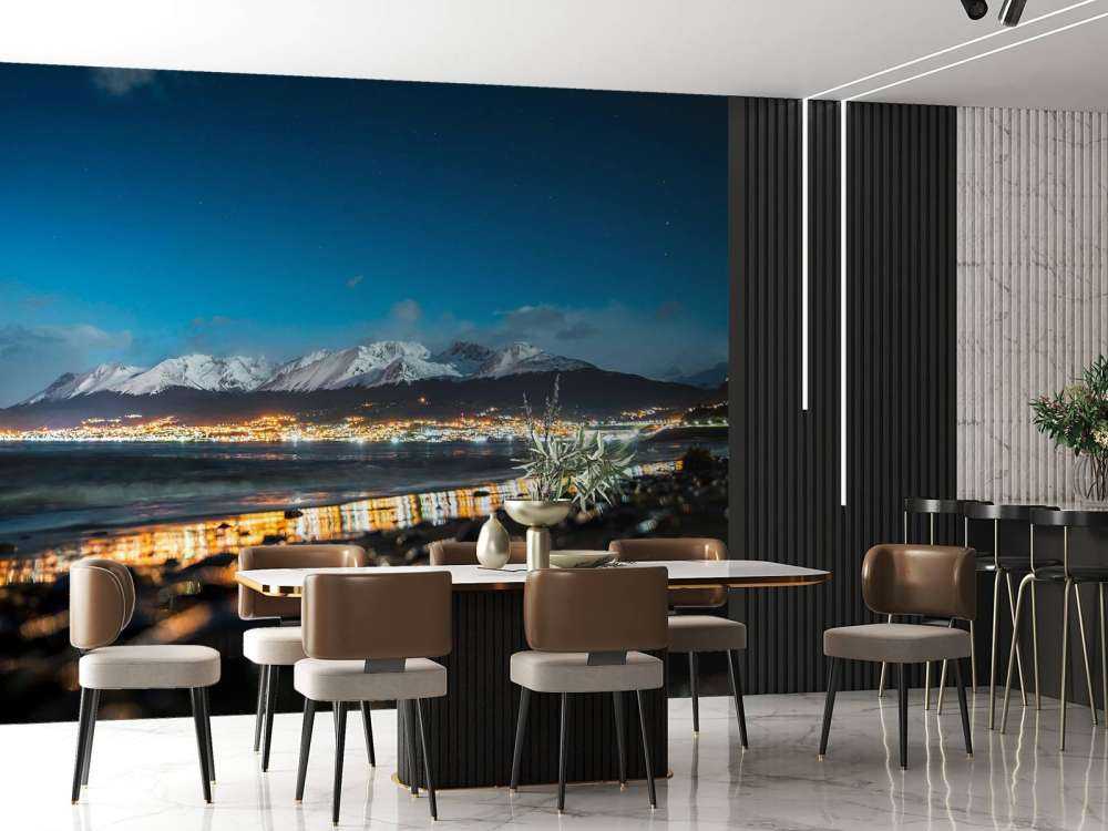 Nachtlicht aan besneeuwde kust