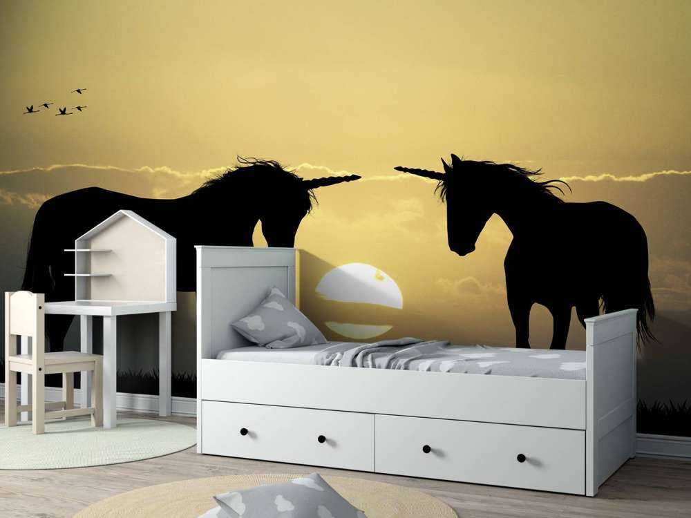 Unicorns bij een zonsondergang