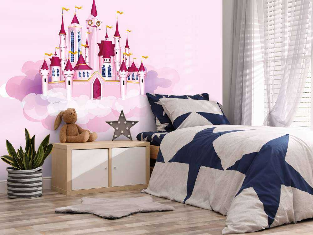 Roze kasteel in de wolken