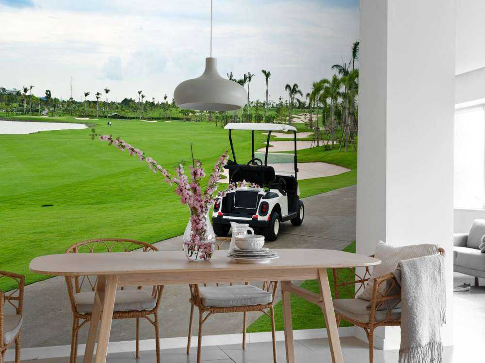 Golfbaan met een golfwagen