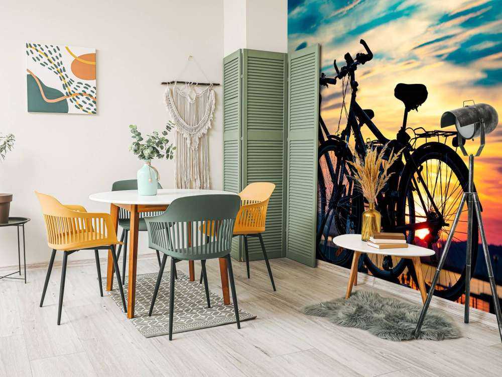 Fietsen bij zonsondergang