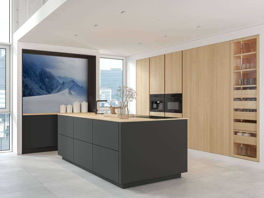 Landschap op een hoge ingesneeuwde berg