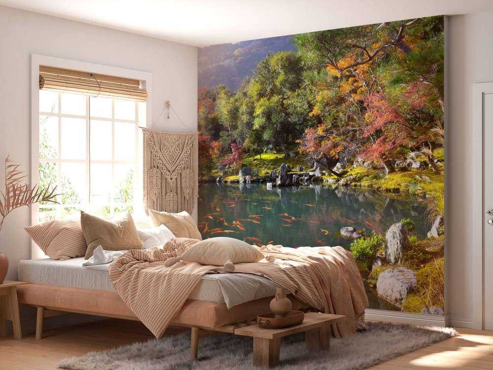 Vijver met tropische vissen in Japan