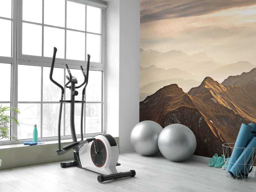 Gouden gloed over bergkam