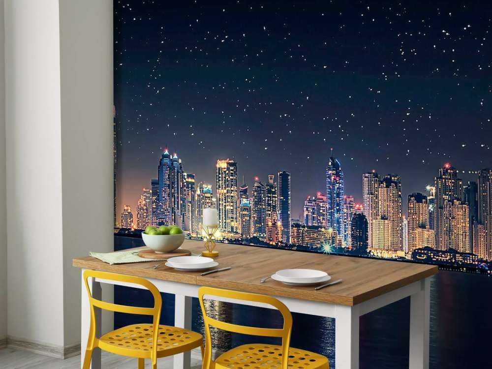 Maanlicht over glinsterende skyline