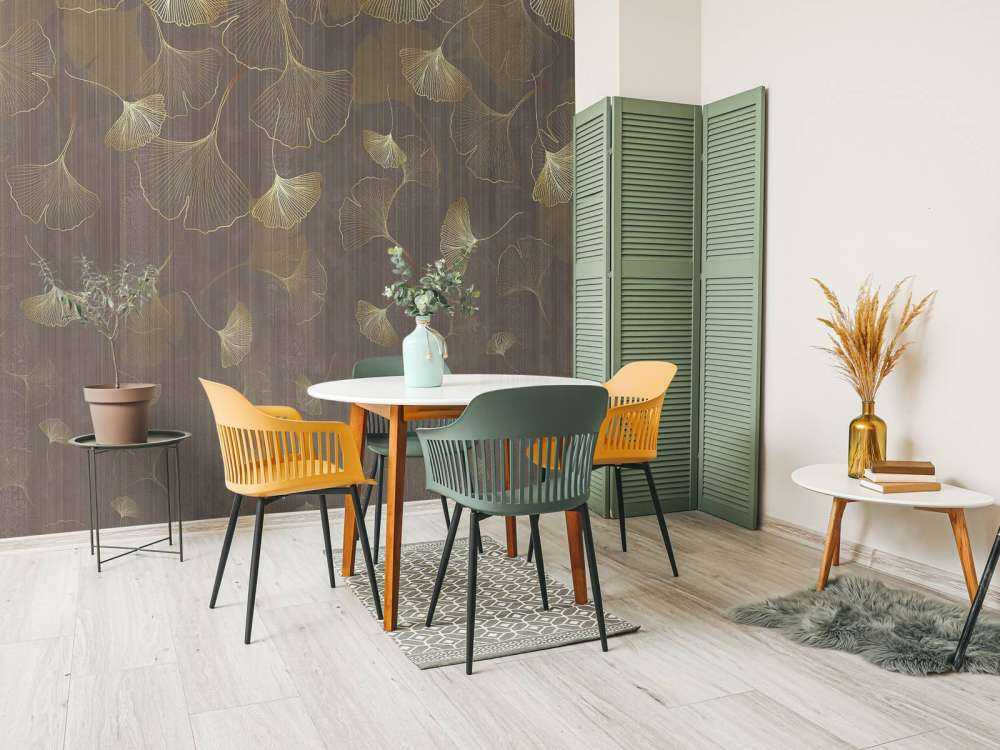 Zwevende ginkgobladeren in goudtint