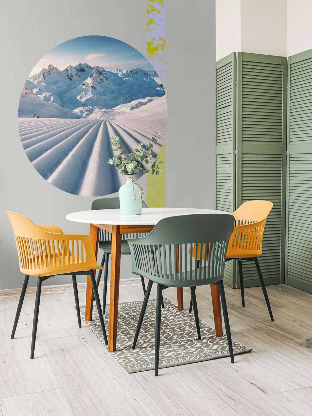 Verse sporen in bergsneeuw