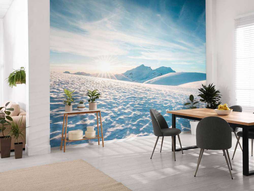 Ochtendzon over glinsterende sneeuwvlaktes