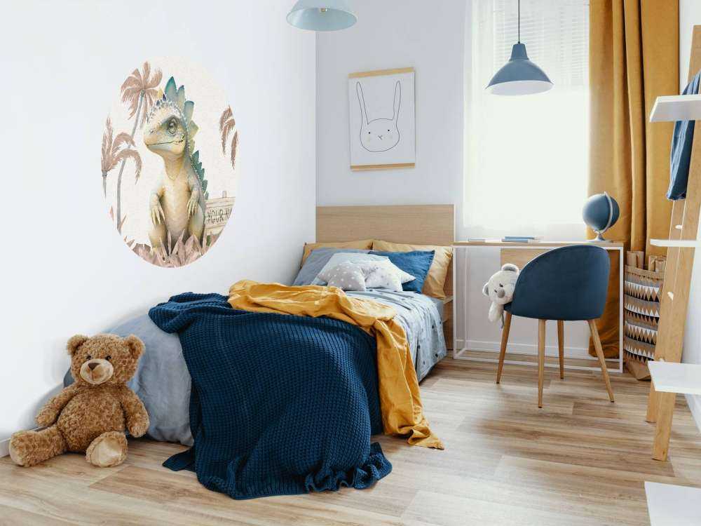 Baby stegosaurus in de jungle taupe