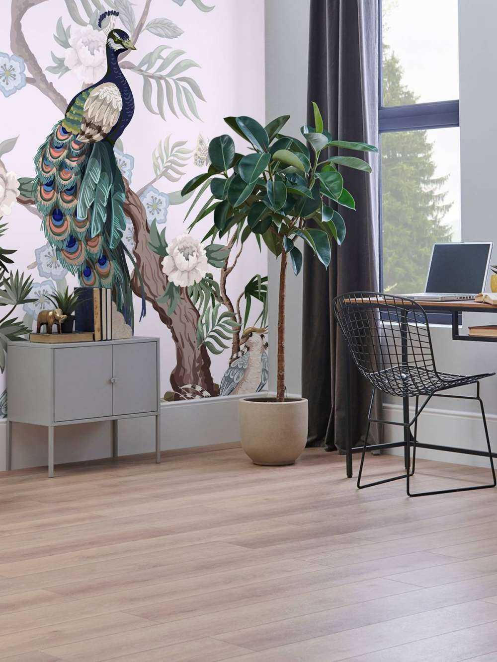 Pauwen en pioenrozen