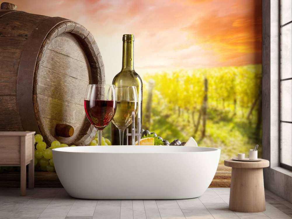 Wijngaard met wijn en kaas op de voorgrond