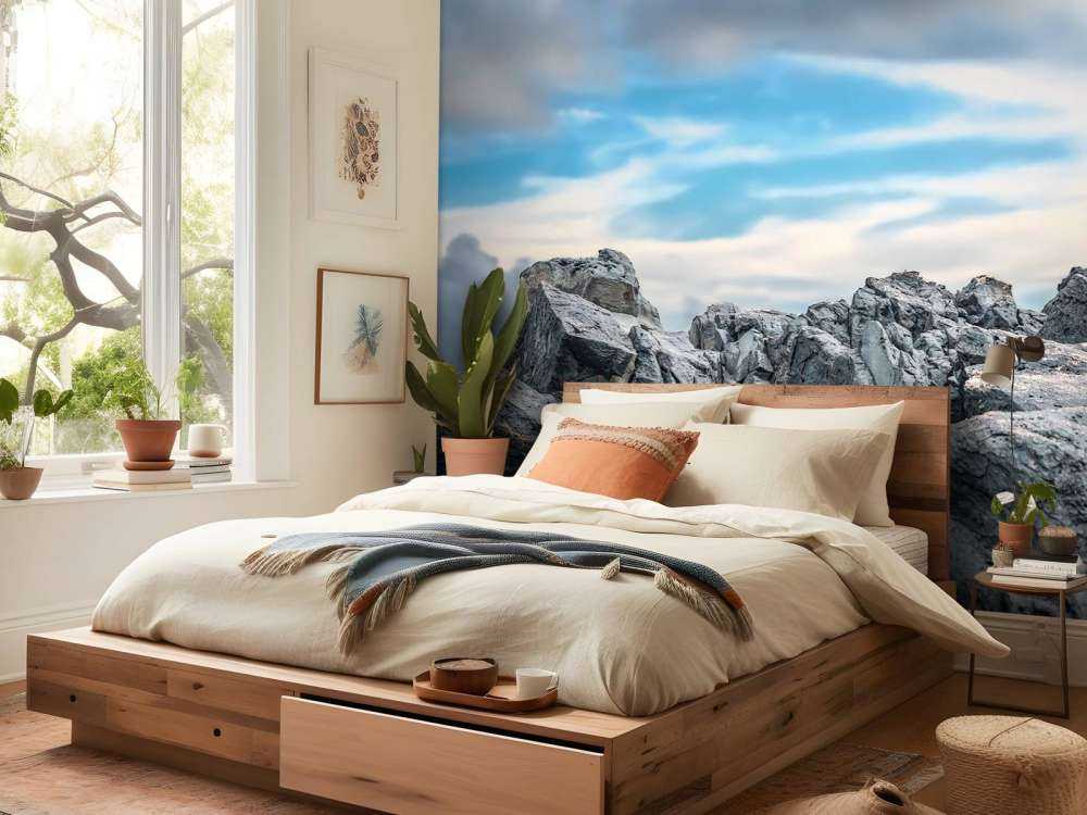 Rots onder mooie wolken