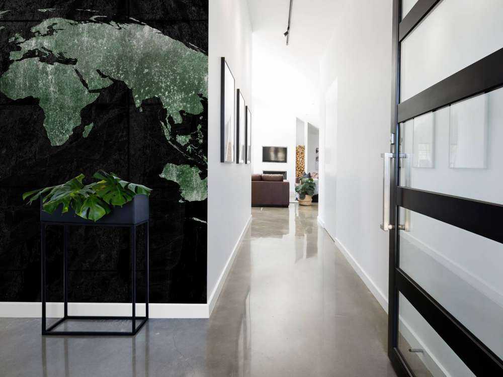 Groene wereldkaart op beton