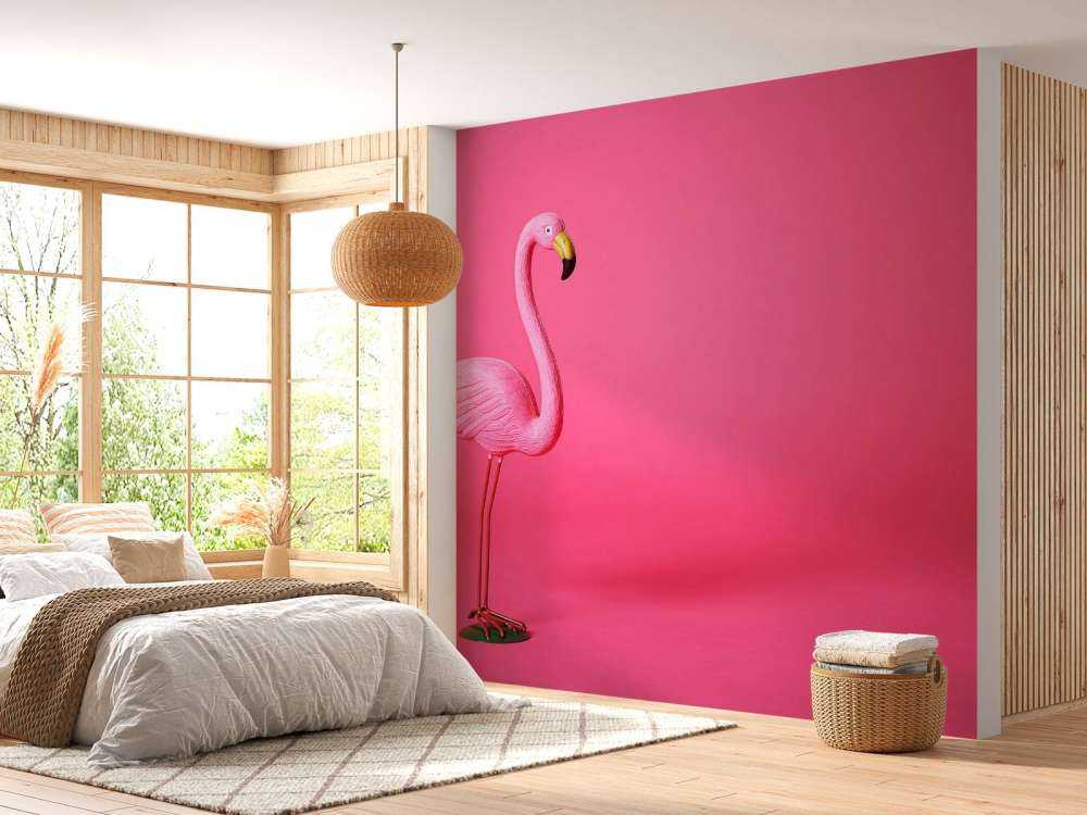 Flamingo van kunstof met een roze achtergrond