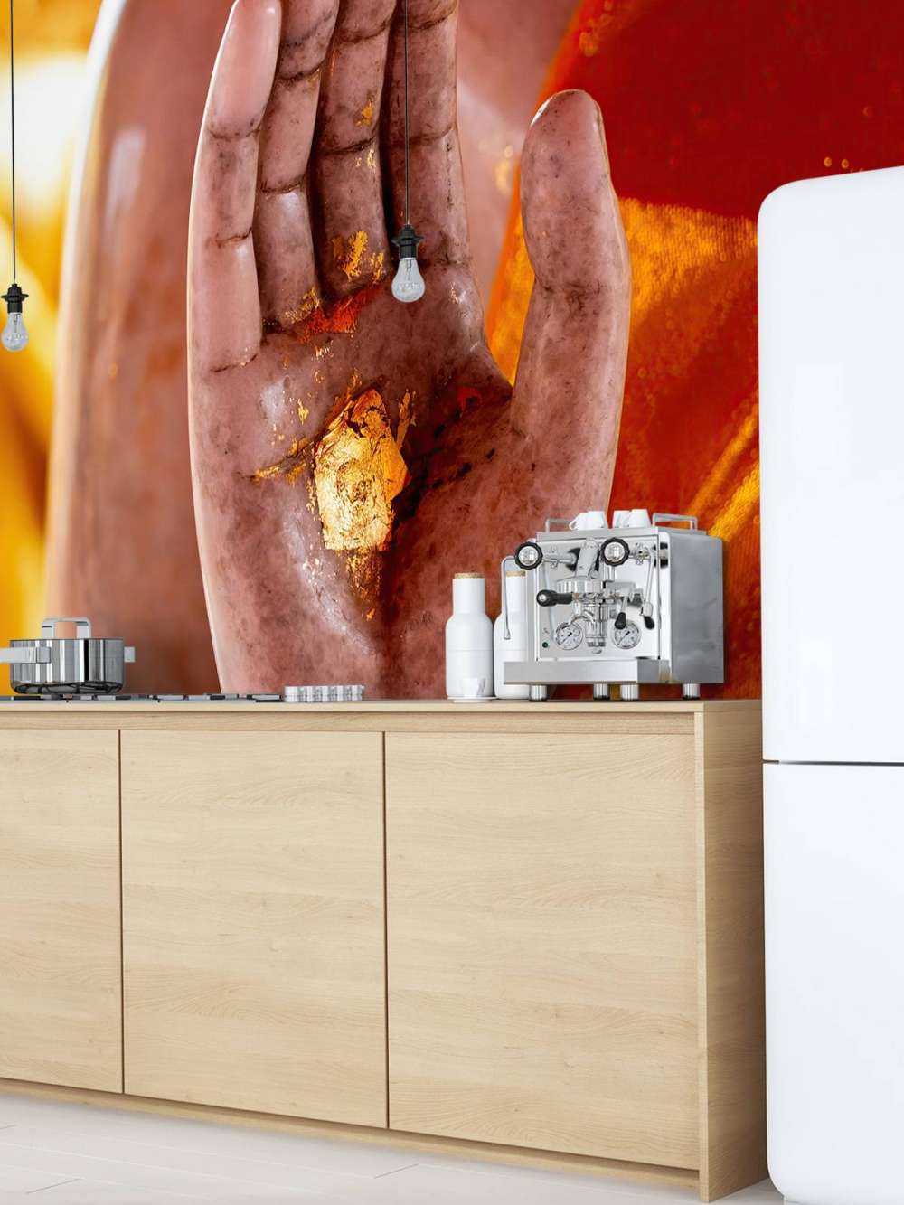 Handpalm met gouden plak  Tempelcomplex Bangkok  (Thailand)  