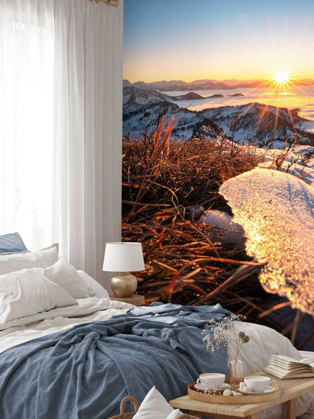 Ochtendzon op glinsterende bergweide