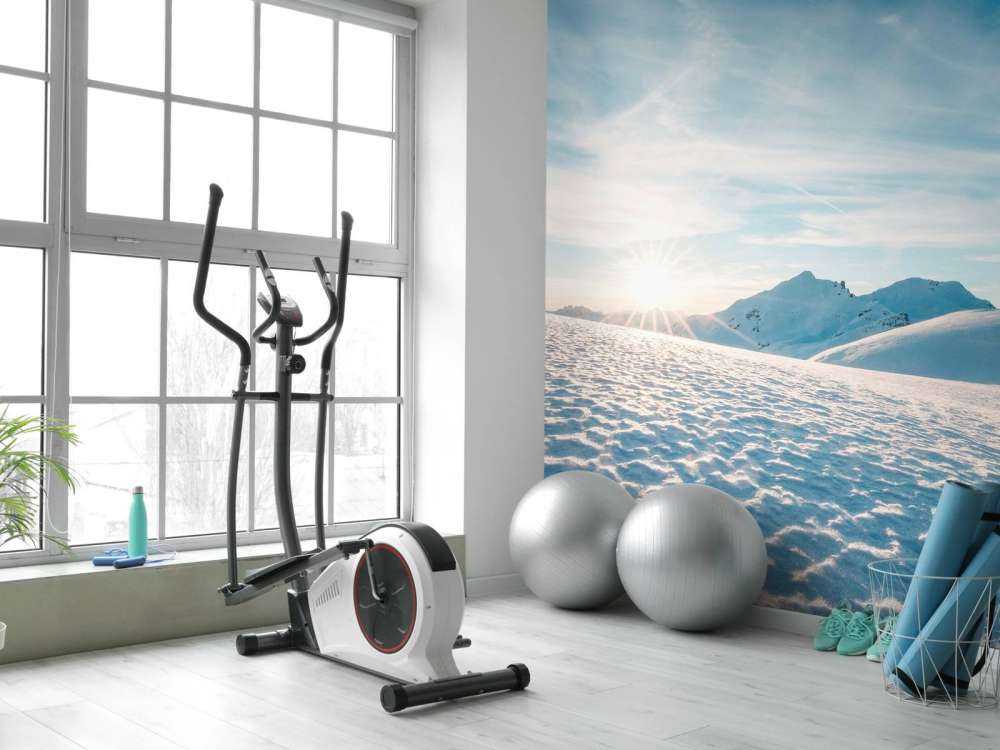 Ochtendzon over glinsterende sneeuwvlaktes