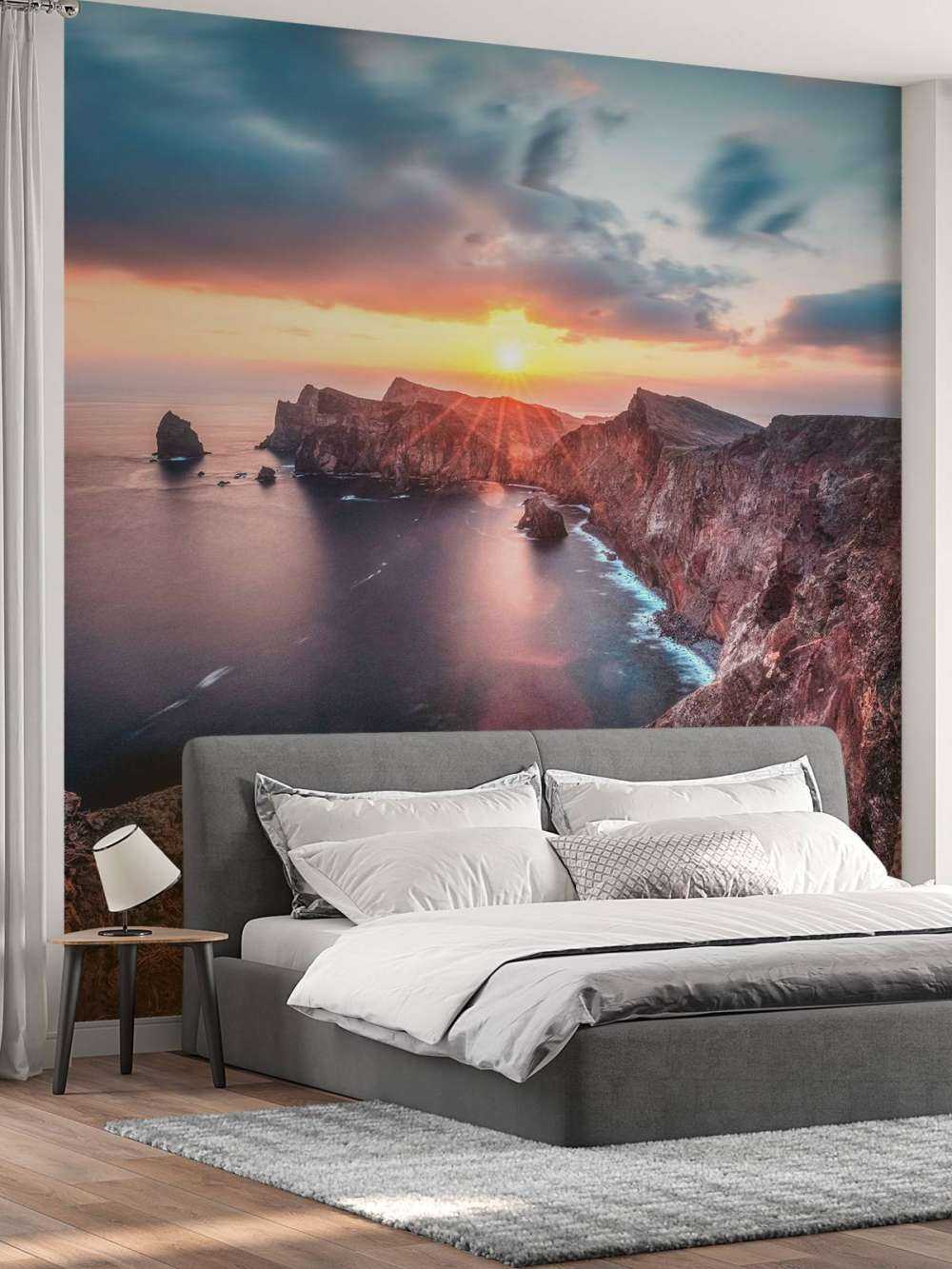 Zonsondergang boven rotskust