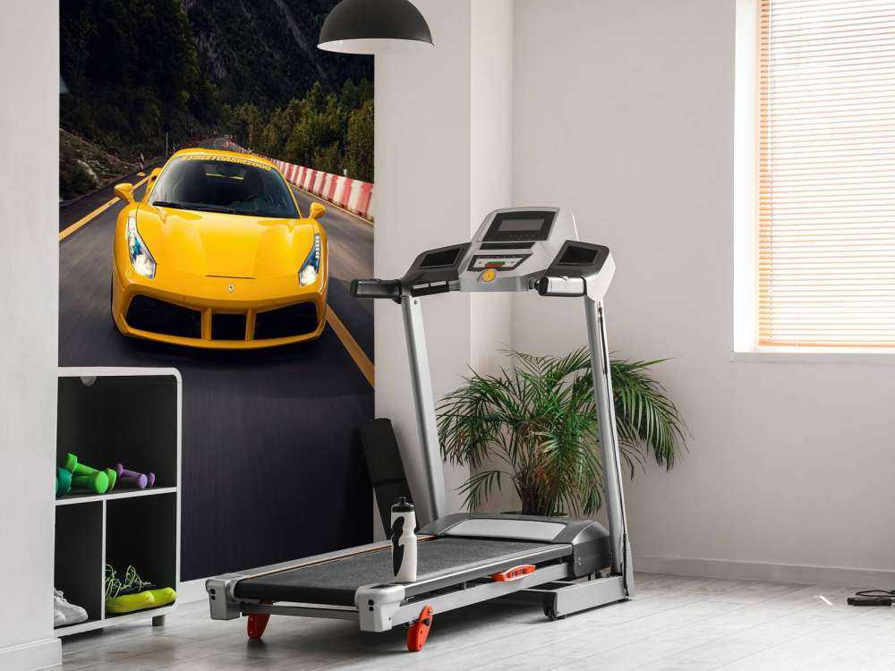 Snelheid door groene bergpassen