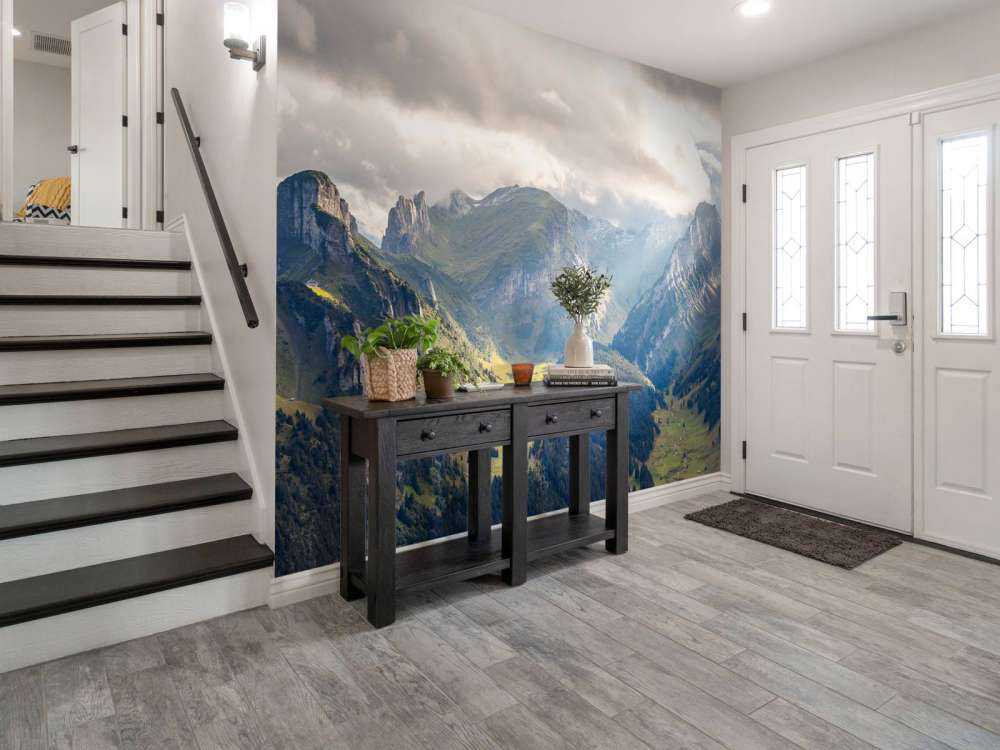 Zonlicht over groene bergvallei