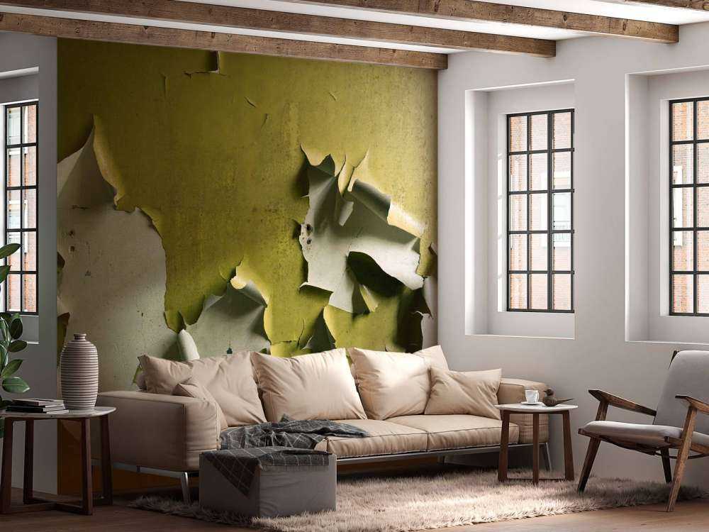 Afladderende Verf op Groene Muur