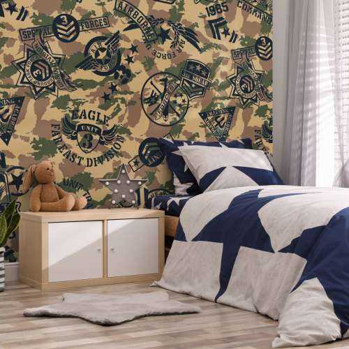 Camouflage met logo's 
