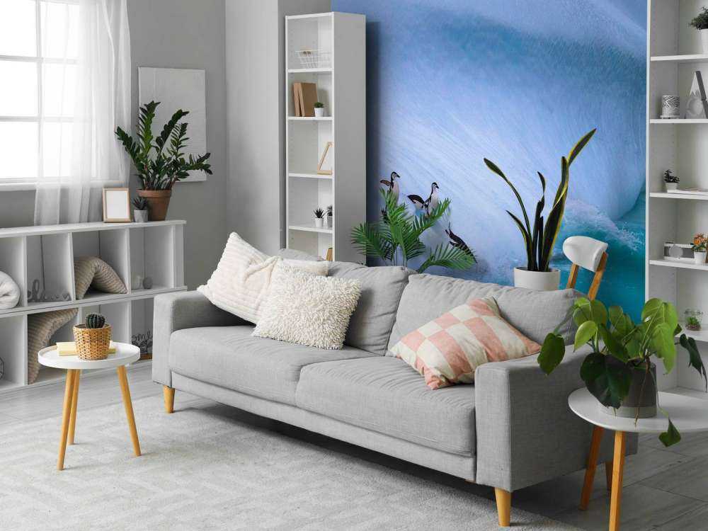 Pinguïns glijden van een helling af