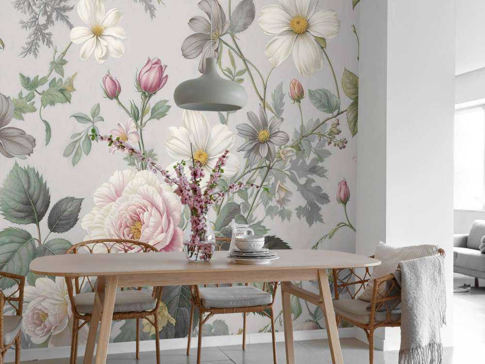 Romantische bloemen op mistgrijs