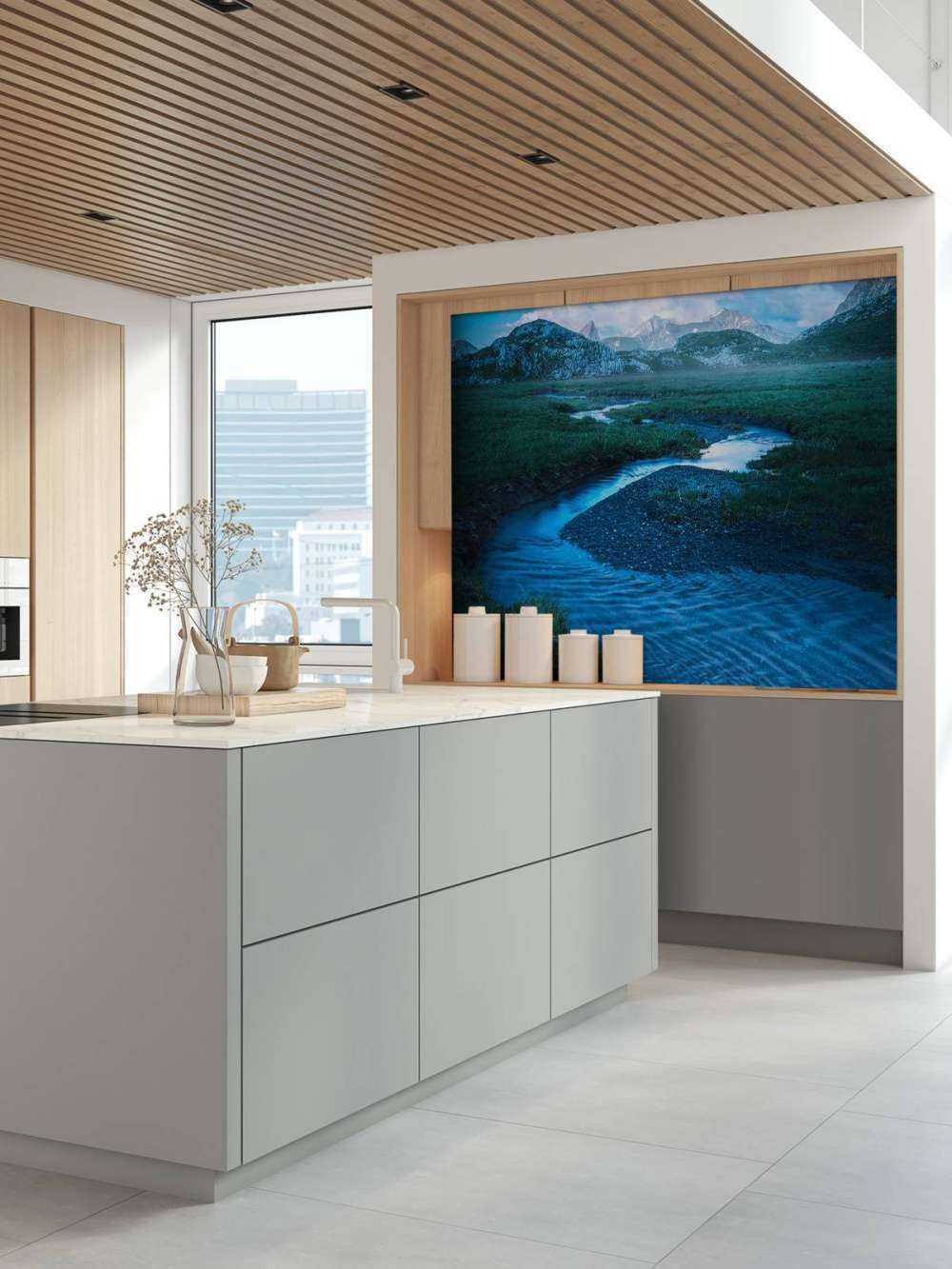 Bergbeek onder blauwe avondlucht