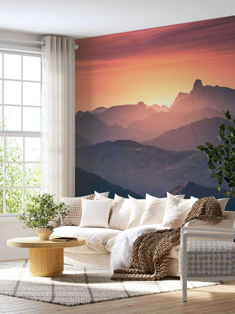 Zonsopkomst over paarse bergflanken