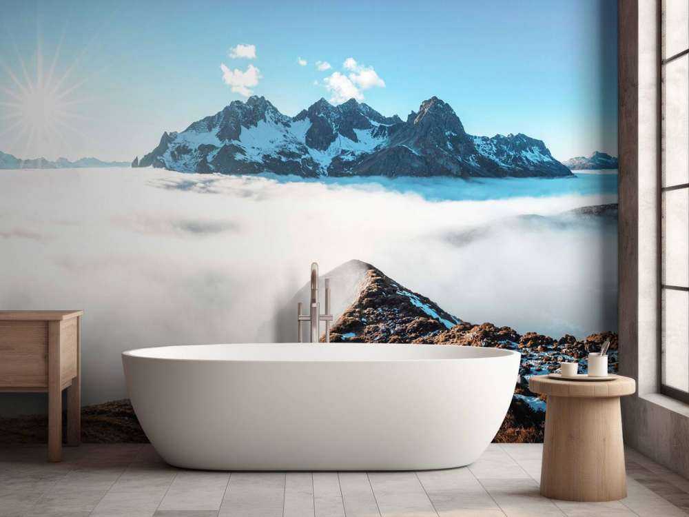 Zonovergoten bergvallei met wolkenzee