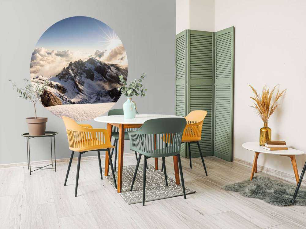 Zonlicht Over Besneeuwde Bergkam