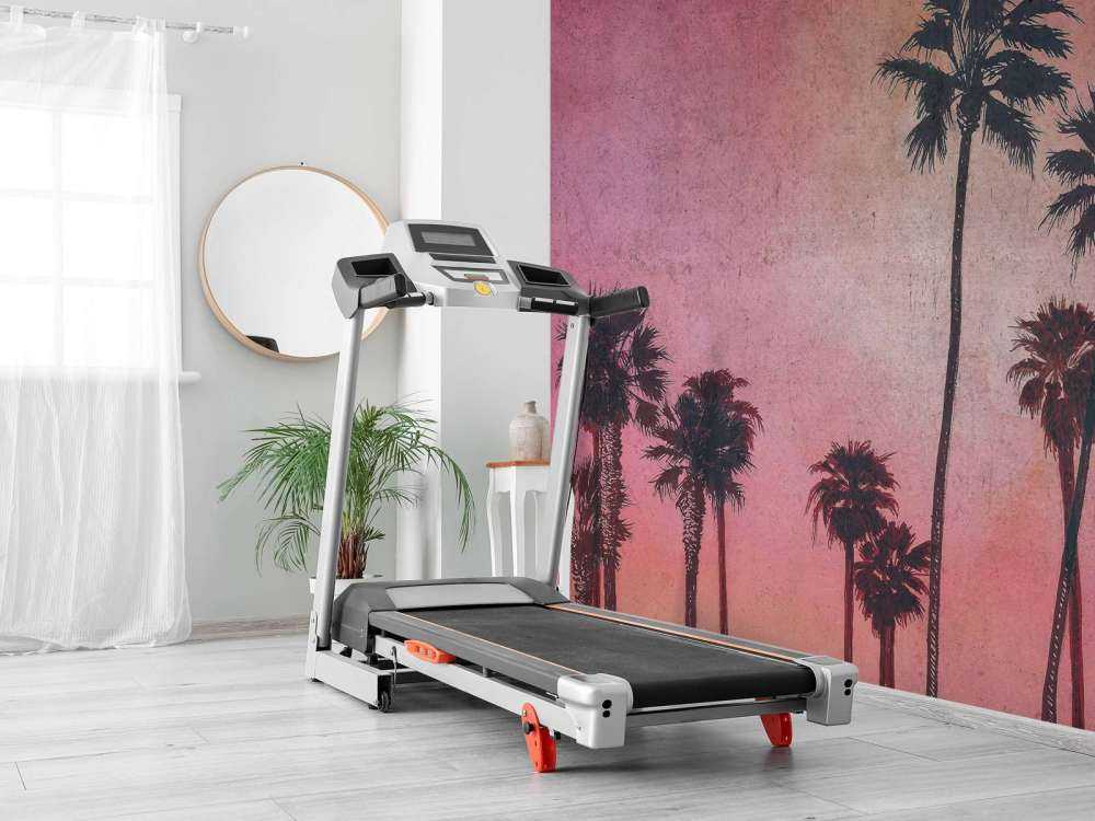 Palmbomen in roze avondgloed