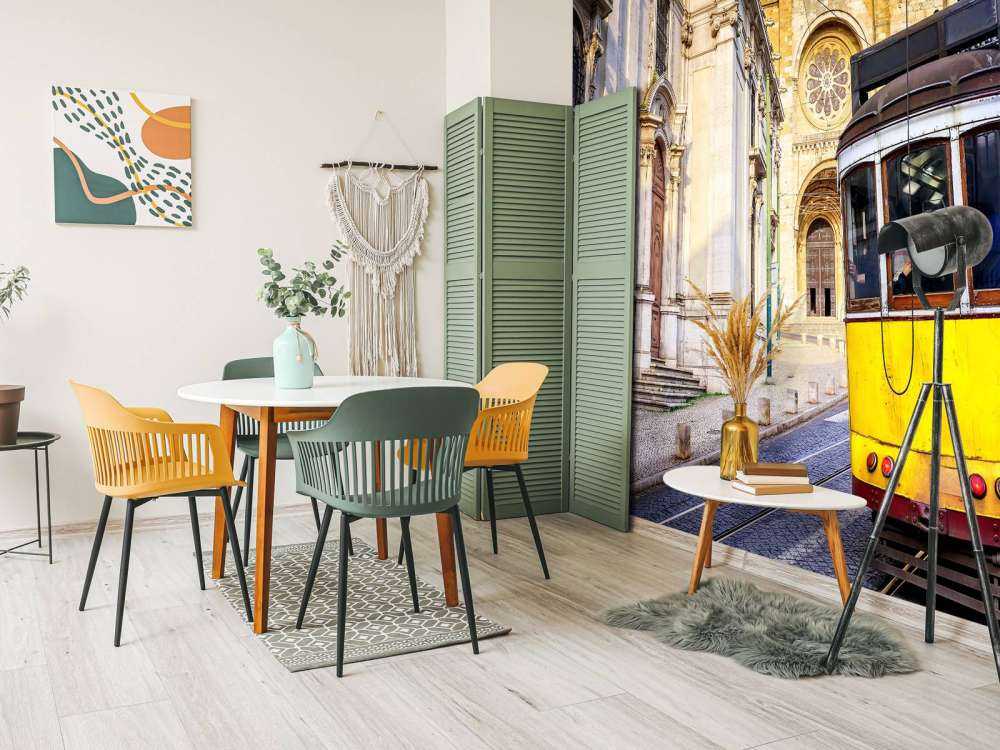 Oude gele tram in Lissabon