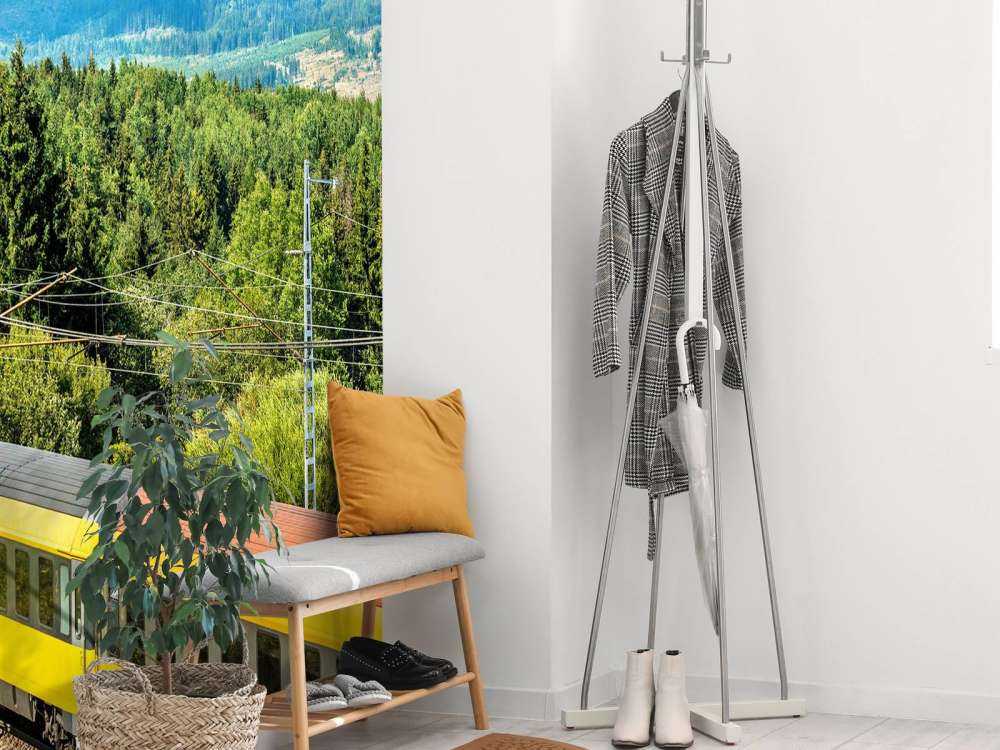 Trein door een bos in Slowakije