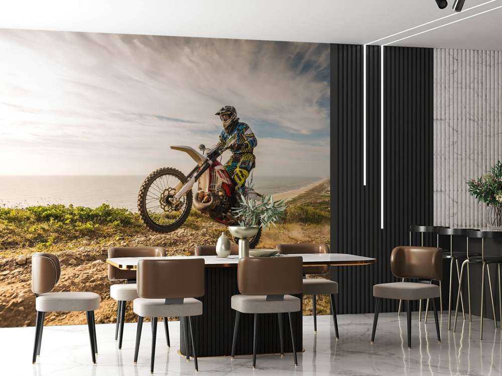 Crossmotor op een zandpad