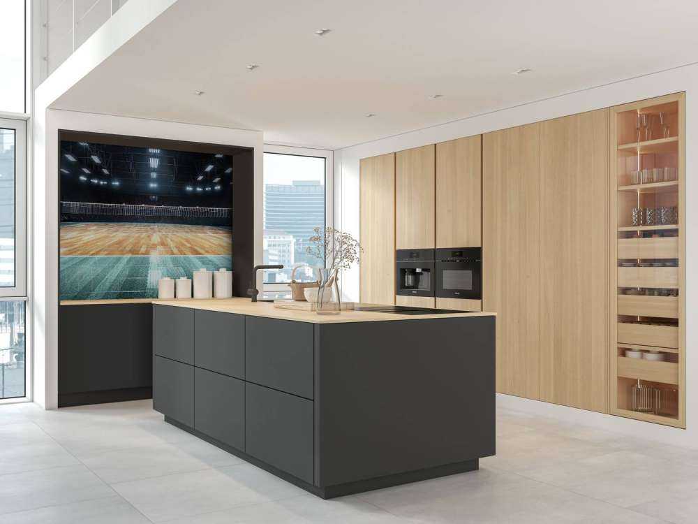 Verlicht volleybalveld met een houten vloer