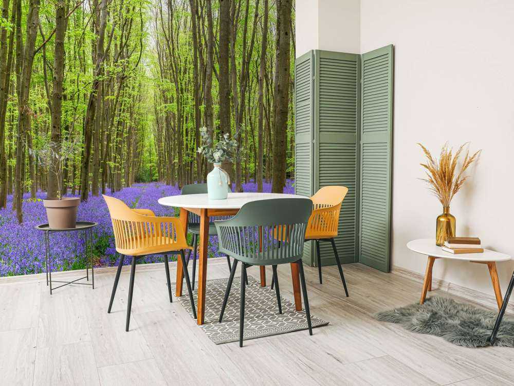 Bandensporen door het bos