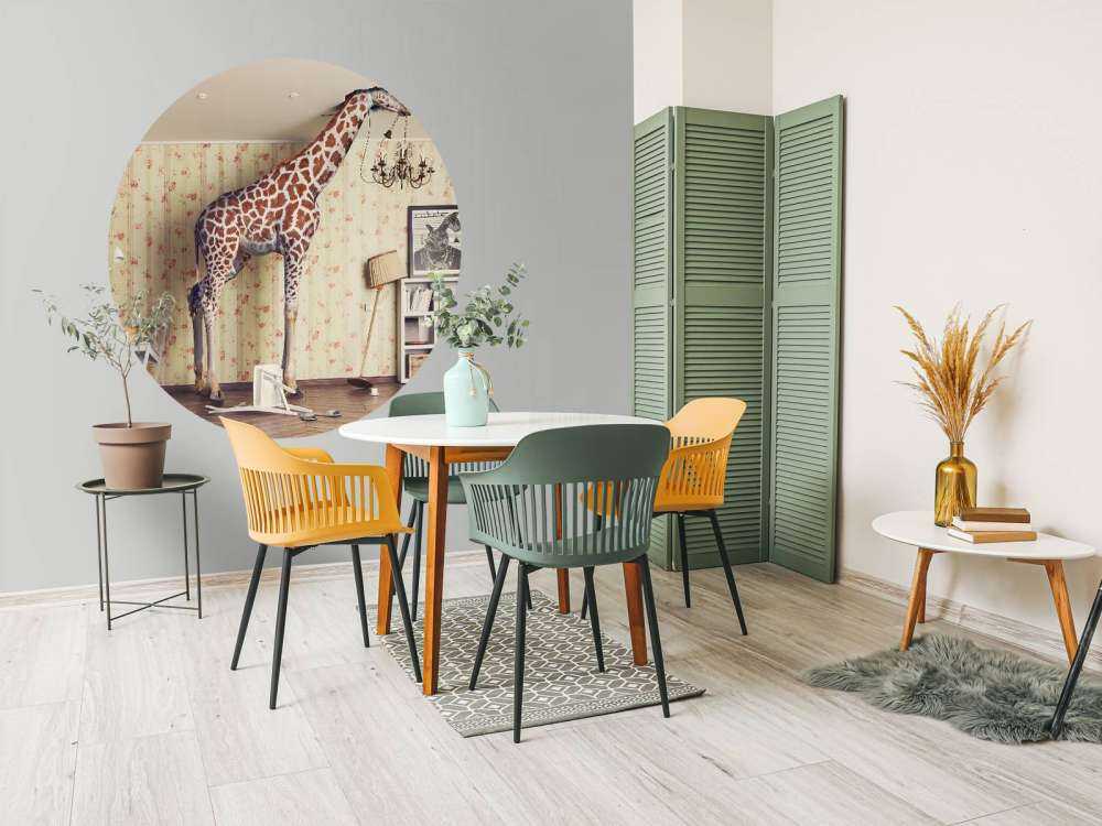 Giraffe in de woonkamer