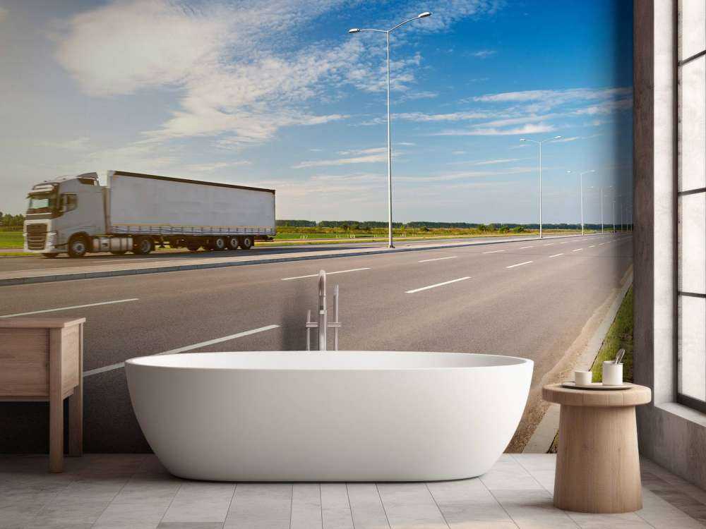 Witte vrachtwagen op een zonnige dag