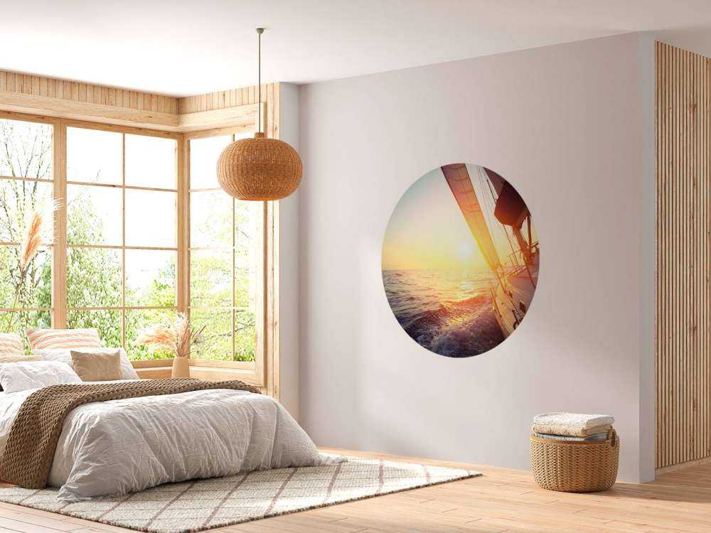 Zeilboot bij zonsondergang