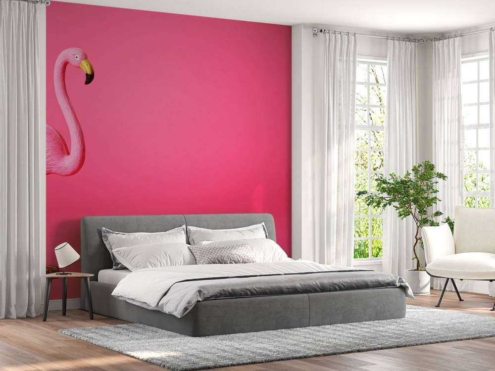 Flamingo van kunstof met een roze achtergrond