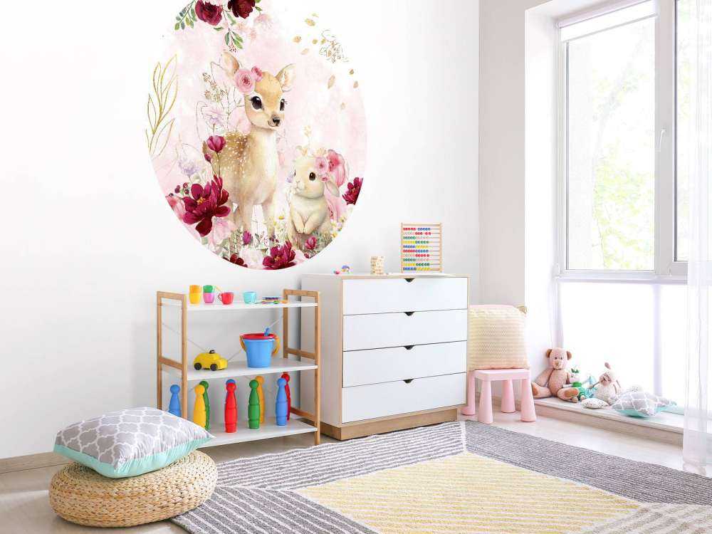 Hertje en konijn in bloemenpracht